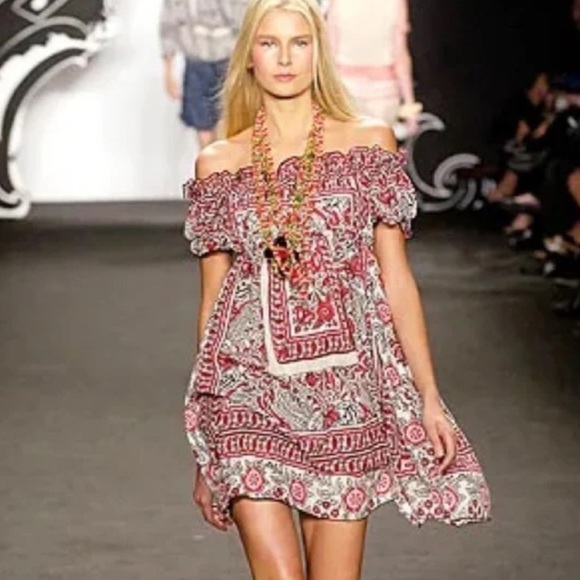 Anna Sui Dresses & Skirts - Anna Sui Red Poppy dress from the Spring/Summer 2007 collection. 
Size Medium